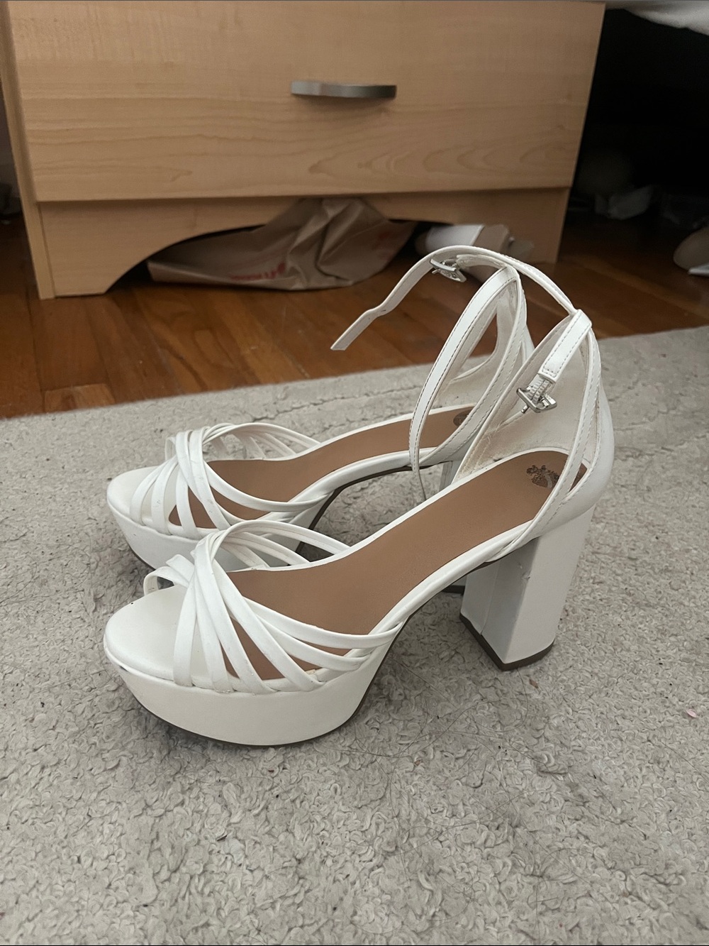 size 7 white platform heels